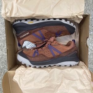 Merrell Siren 4 Traveller | Women's Size 6.5 Hiking Shoe | Nutshell/Velvet